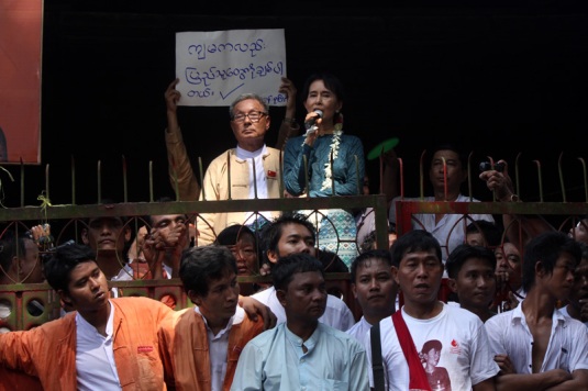 Suu Kyi nach ihrer Freilassung (c) Htoo Tay Zar (http://commons.wikimedia.org/wiki/User:Tayzar44)